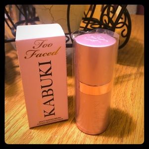 Too Faced Kabuki Brush